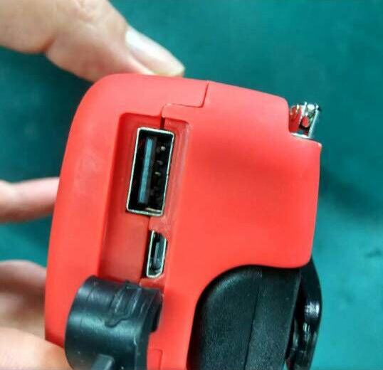 Solar Hand Crank Emergency Radio with Flashlight